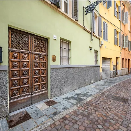 Guesthost - Elegant & Bright Flat In Center Daire Parma