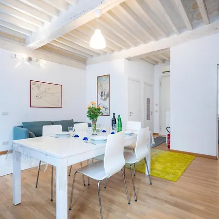 Guesthost - Elegant & Bright Flat In Center Daire