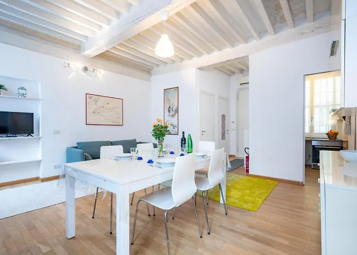 Guesthost - Elegant & Bright Flat In Center Daire