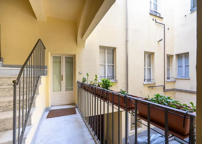 Guesthost - Elegant & Bright Flat In Center Parma