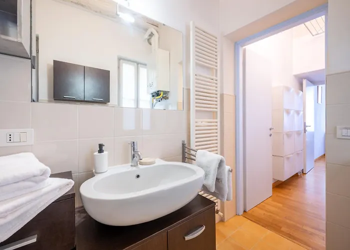 Daire Guesthost - Elegant & Bright Flat In Center Parma